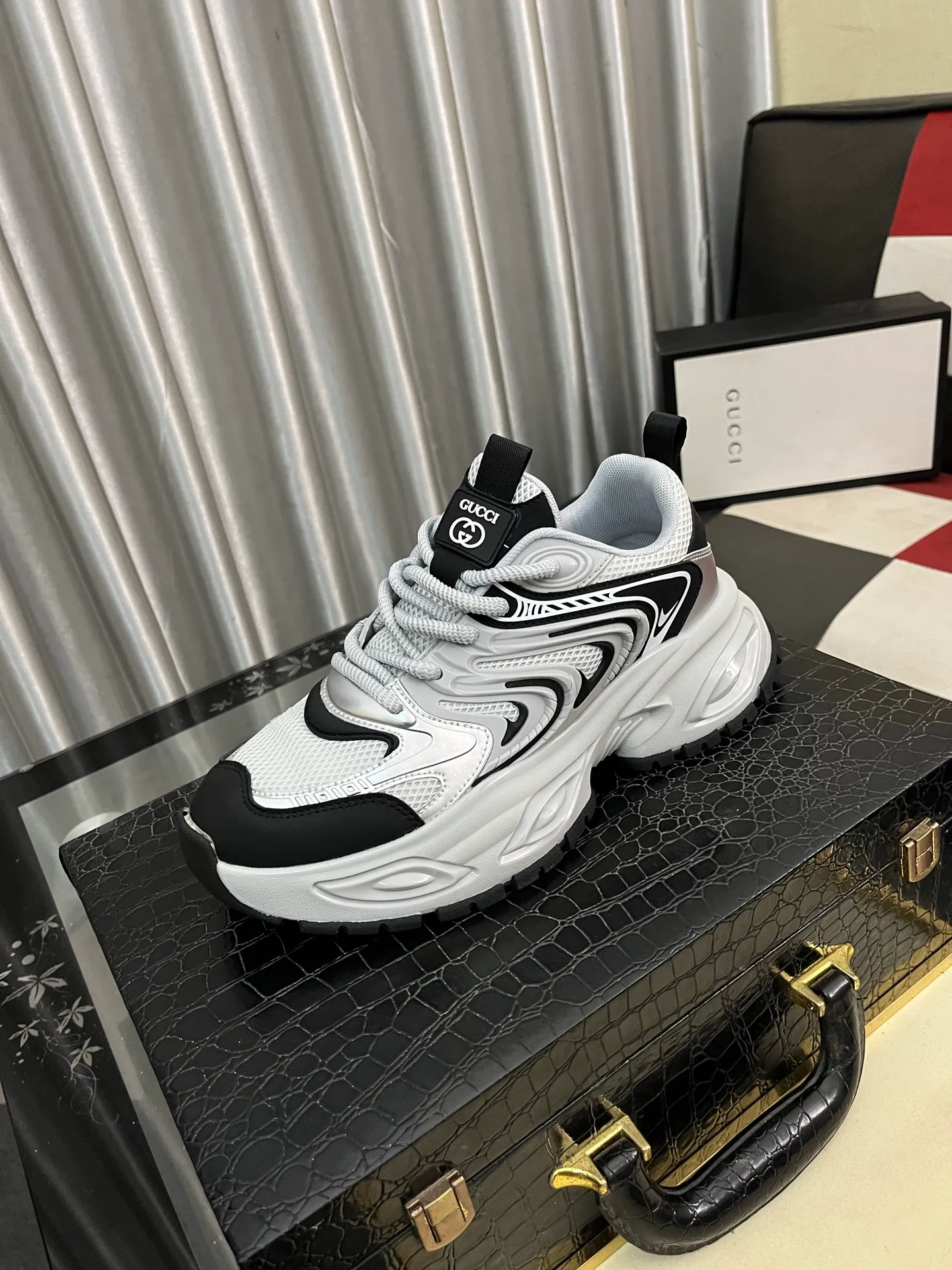 Men's shoes💰480⌚️⌚️【GUCCI】Gaobang casual and fashionable men's shoes👟hot style💥simple and elegant style, exclusive for trendy men. Unique official website latest brand elements👑Gucci original decoration, fashionable and generous, original calfskin fabric➕Comfortable leather lining ✅Size: 38-44, 2⃣️colors available